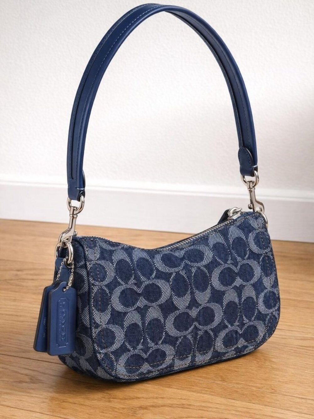 Coach Women’s Mini Swinger Bag 20 in Signature Denim - Picture 3 of 8